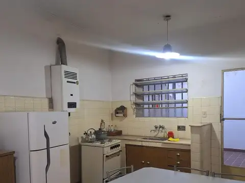 VENDO CASA DOS DORM. LAVALLE AL 2100