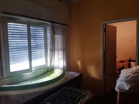 CASA EN RAMOS MEJIA  3 AMBIENTES ENTREGA REFACCIONADA