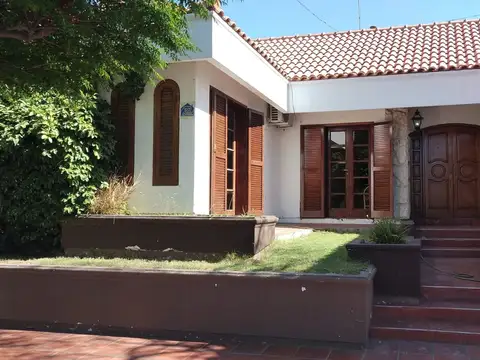 CASA EN VENTA EN PLENO CENTRO DE SAN MARTIN