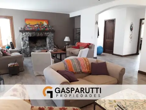 Casa 4 ambientes con 4 baños