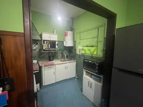 Casa 2 dormitorios, amplio parque + local comercial a la VENTA en Gonnet - IDEAL DESARROLLADORES
