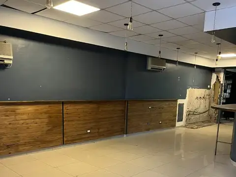 Local en Venta en Versalles, USD 290.000