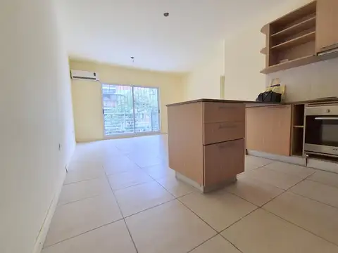 2 amb. amplios al Frente con Balcon. Cocina integrada. 2 A/Acondic.