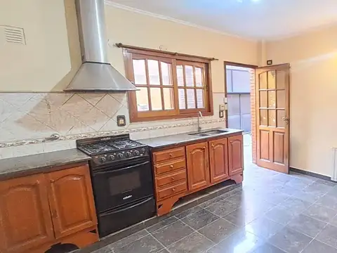 Casa 5 ambientes con 3 baños