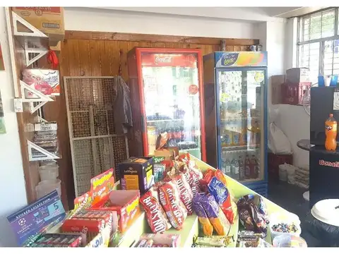 Se escuchan ofertas.Local en  ESQUINA. Sobre Av.H.Pueyrredon “ esquina Tres Arroyos".Bajas Expensas.