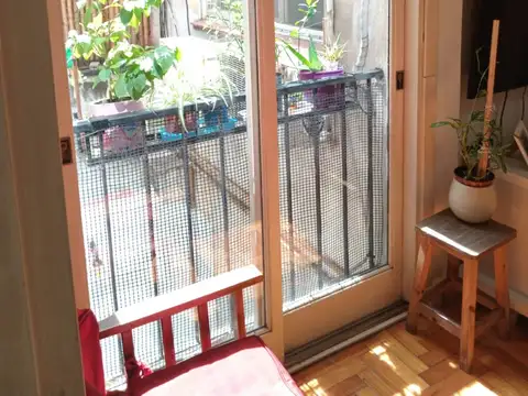 Depto 2 amb con balcon frances hermoso refaccionado a nuevo impecable estado con espacio lavadero