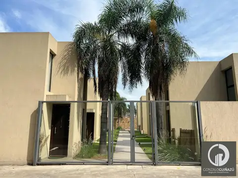 COMPLEJO  CASA VENTA 2 DORMITORIOS CON Cochera PISCINA PARRILLERO FISHERTON