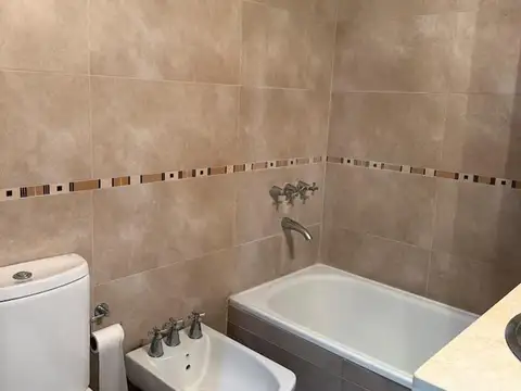 Monoambiente luminoso cochera opción AMOBLADO $700.000