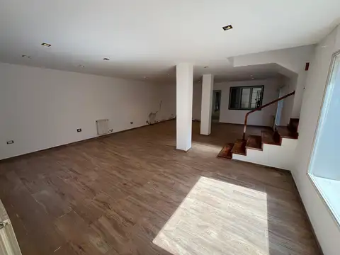 Casa 6 ambientes con 3 baños