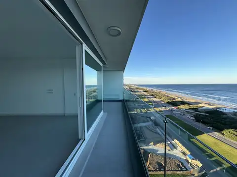 Piso alto en torre Le Parc 3, 3 suites, dependencia, garaje.