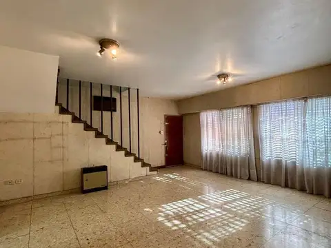 Casa 5 ambientes con 3 baños