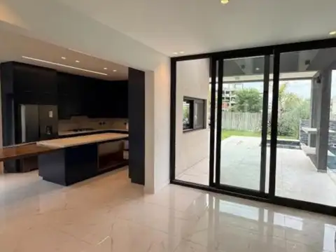 Casa en Alquiler en Villa Rosa, USD 3.500