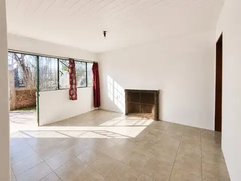 Casa 6 ambientes con 1 baño