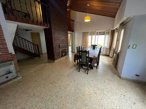 Casa 11 ambientes con 3 baños