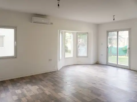 Casa en Alquiler con 1 cochera