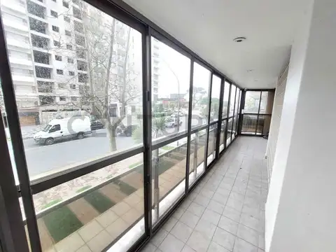 Oficina 3 ambientes con 2 baños