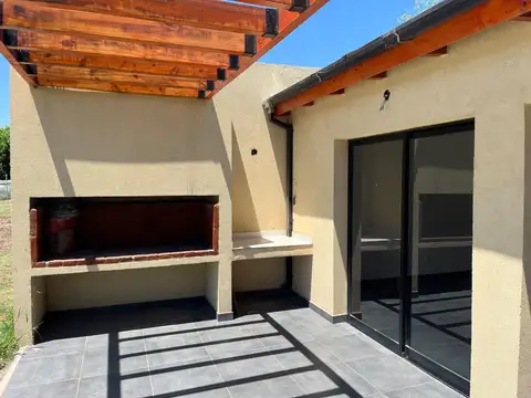 Casa 2 ambientes con 1 baño