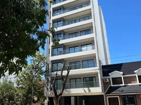 Venta Departamento semipiso 2 dormitorios con cochera La Plata.