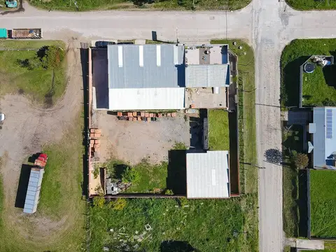 VENTA GALPONES CON CASA TANDIL