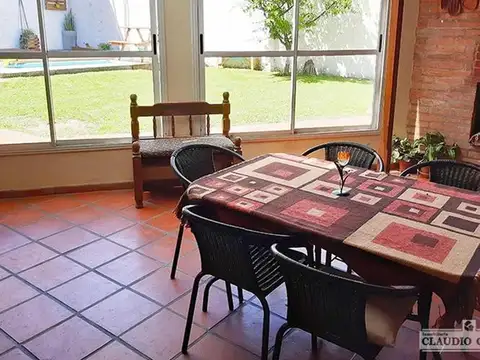 Casa 5 ambientes con 4 baños