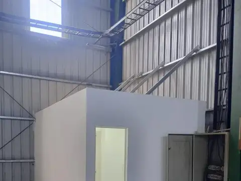 Depósito de 1000 m2 sobre 5.500 de lote