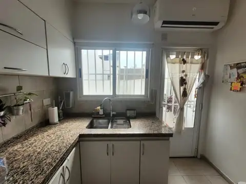 Depto Tipo Casa 3 ambientes con 2 baños