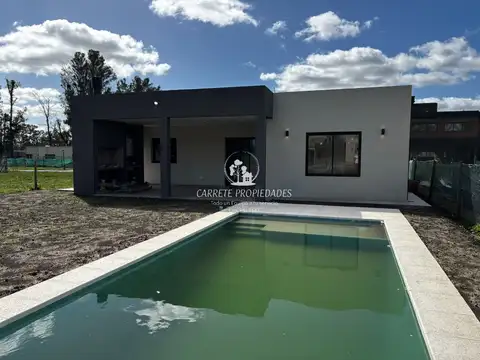 Casa en venta 5 ambientes y fondo a verde. Barrio Santa Sofia. Pilar 100