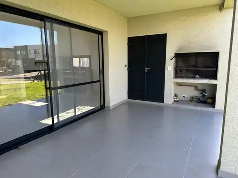 Casa en Alquiler en El Aljibe, USD 1.100