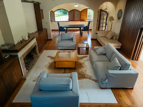 Casa 11 ambientes con 5 baños