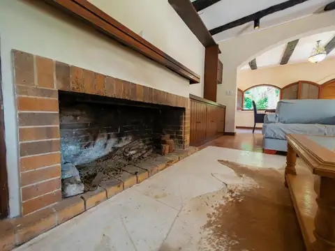 Casa en Alquiler con 4 cocheras