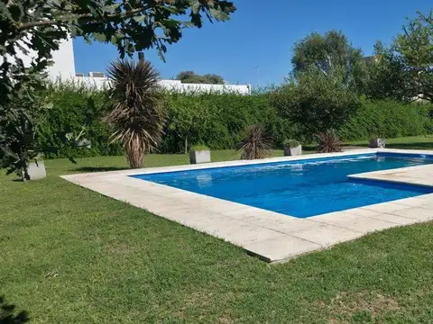 VENTA CASA ESTACION DEL CARMEN 4 DORM PILETA