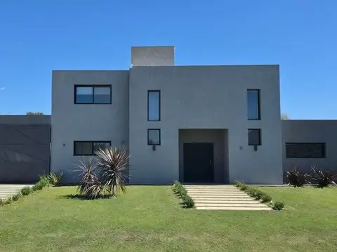 VENTA CASA ESTACION DEL CARMEN 4 DORM PILETA 2250 M2