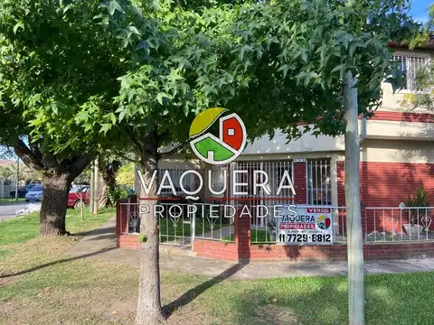 Chalet - 2plantas - 3 dormitorios - 2 baños - Patio.