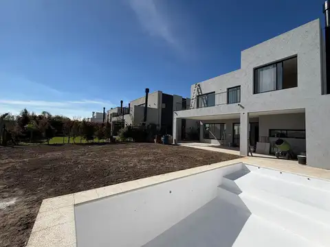 Casa  en Venta en Vila Marina II, Villanueva, Tigre