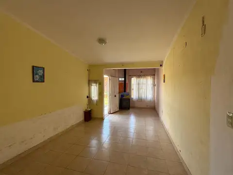 Casa 3 ambientes con 1 baño