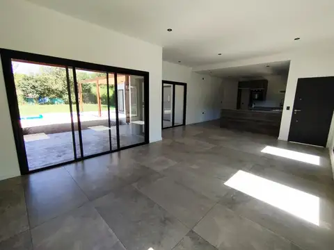 Casa 4 ambientes con 3 baños
