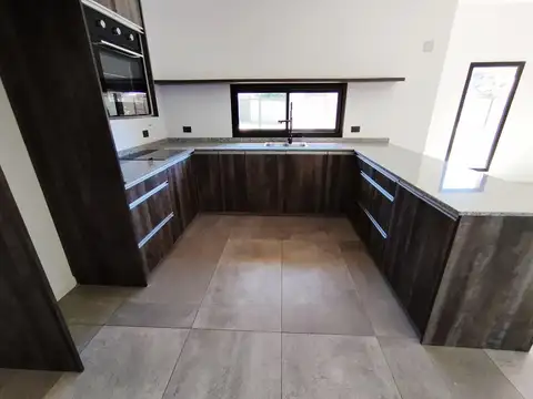 Casa en Venta en Loma Verde, USD 269.000