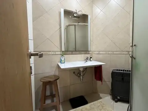 Casa 8 ambientes con 1 baño
