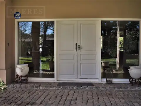 Casa 7 ambientes con 4 baños