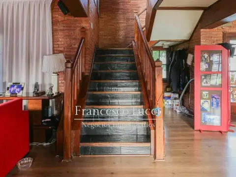 Casa en Venta con 2 cocheras