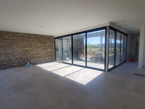 Casa a estrenar-Barrio cerrado El Vergel