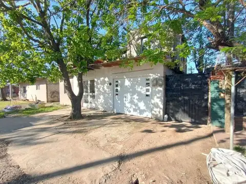 VENTA CASA - 4 dormitorios, cochera, patio y pileta  - Granadero Baigorria