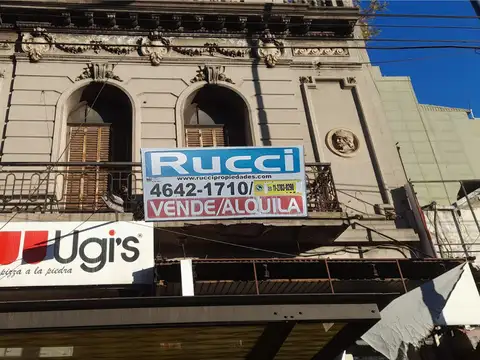 EXCELENTE LOCAL CON DEPOSITO SOBRE AV. RIVADAVIA - LINIERS