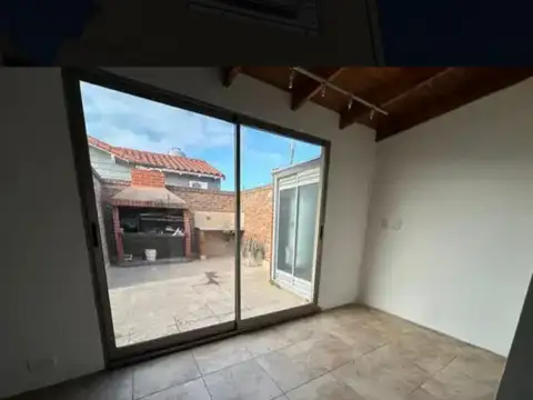 Depto Tipo Casa 3 ambientes con 2 baños