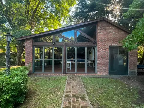 Casa 6 ambientes con 5 baños