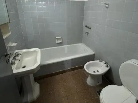 Casa en Alquiler con 1 cochera