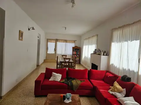 Casa 7 ambientes con 1 baño
