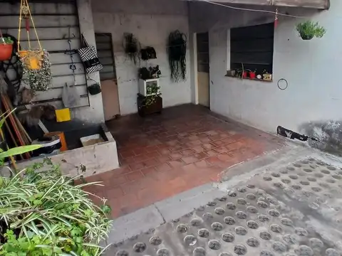 Galpón con vivienda 2 Amb 1º x escalera - Floresta/ Monte Castro
