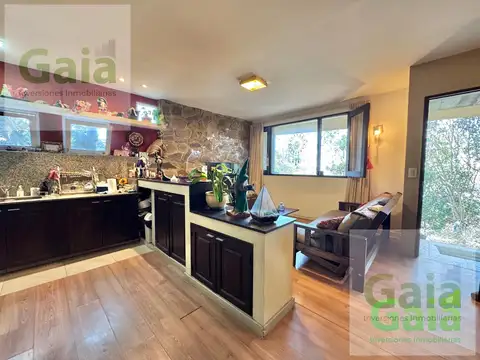 Casa 9 ambientes con 4 baños