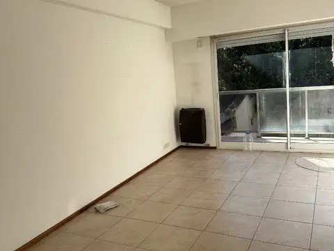 Martin Y Omar 200, Piso 1